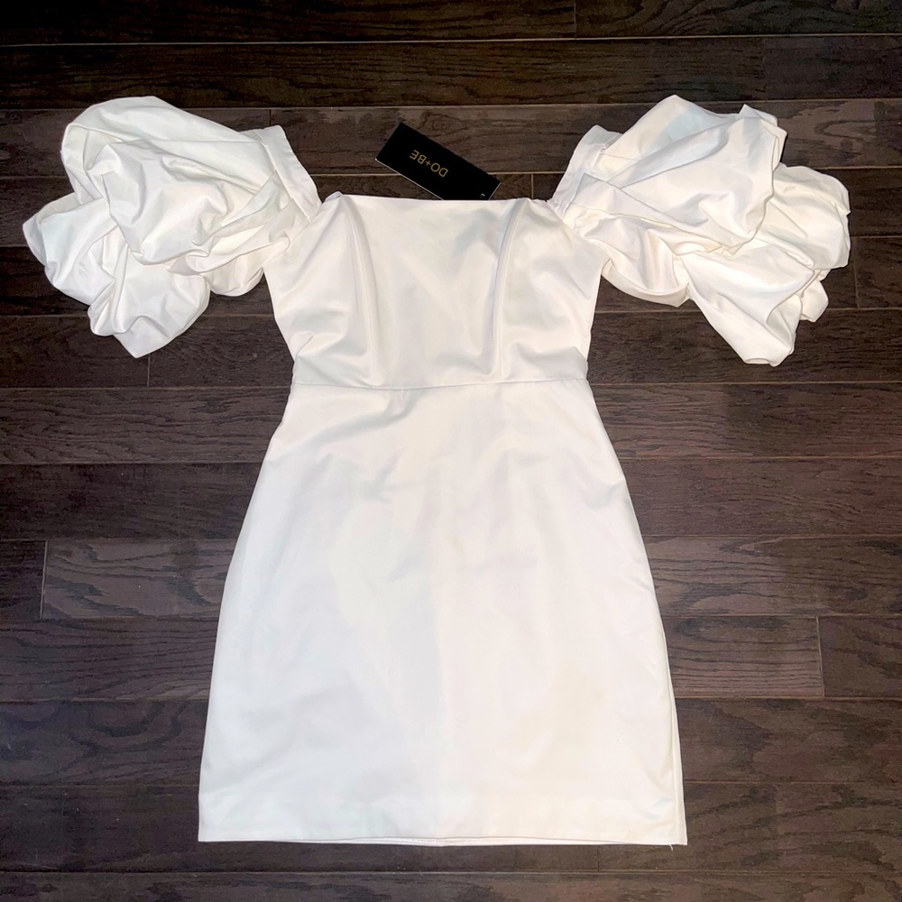 DO+BE White off the shoulder dress Size: Small